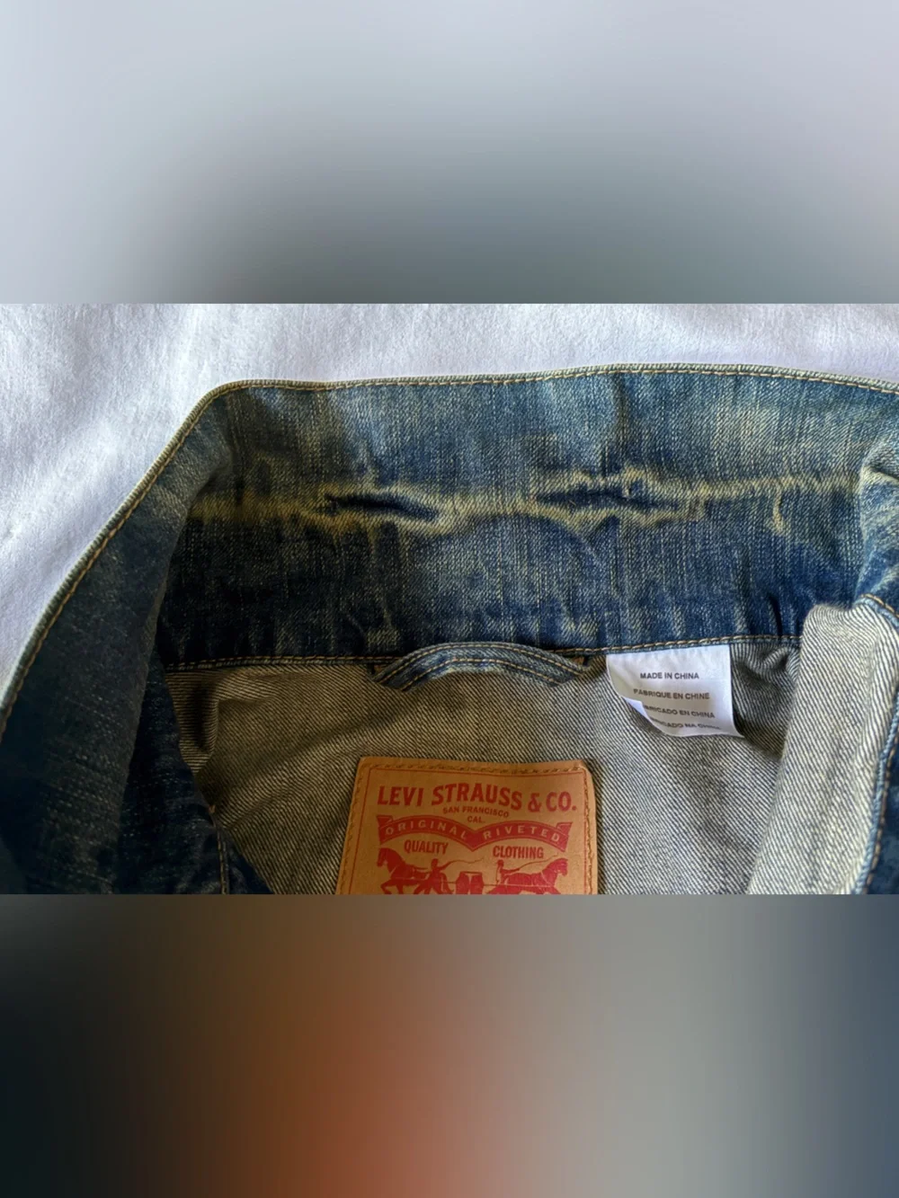 Levi’s Men’s Denim Jacket XL Blue Trucker Button Front Faded Wash Jean Jacket - Picture 8 of 10